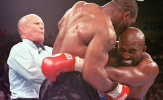 Mike Tyson kiếm được 3 triệu USD từ màn cắn tai Holyfield