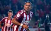 Demetri Mitchell hé lộ góc khuất tài chính của cầu thủ hạng dưới
