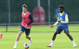 Bukayo Saka bất ngờ chọn đồng đội xuất sắc nhất: Không phải Kane, Bellingham mà là Mesut Ozil