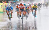Chặng 5 giải xe đạp đồng bằng sông Cửu Long lần 26: Áo xanh đổi chủ sau chặng đua dưới mưa