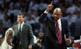 HLV Irate Roc Rivers nổi điên sau trận thua đầu tiên của Clippers