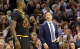 Ngồi ngoài gần hết hiệp 4, “King James” vẫn ca ngợi HLV Lue