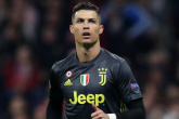 Ronaldo gặp khó tại Serie A vì một 'ông lão'