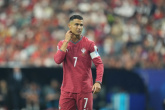 Chấm điểm tuyển Bồ Đào Nha: Nỗi buồn nơi Ronaldo; Fernandes nhạt nhòa