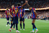 Chấm điểm Barcelona: Sàn diễn của song tấu Yamal - Raphinha