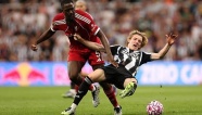 Konate gây thất vọng, Guehi là lời giải cho hàng phòng ngự Liverpool?