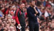 Hàng thủ lỏng lẻo của MU là bài toán nan giải với Carrick