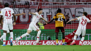 Ngôi sao Nhật Bản đưa Freiburg lên đỉnh Bundesliga