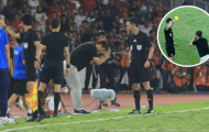 Báo Hàn nhận định màn vái lạy trọng tài của HLV Kim Sang-sik