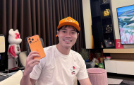 Văn Toàn khoe iPhone 17 Pro Max “70 triệu” được Hòa Minzy tặng