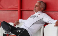 Mourinho “đứng hình” khi Benfica mất điểm phút bù giờ