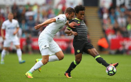 Công làm thủ phá, Chelsea chia điểm trên sân của Swansea City