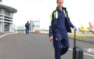 Chùm ảnh: Koscielny vẫn 'đẹp trai' khi lên đường sang Paris cùng Arsenal