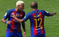 Neymar nổi cáu đập vào tay Rafinha