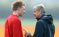 Lý do khiến Bendtner không thể bằng Messi, Ronaldo