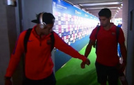 Neymar 'thả thính' Suarez bằng... bã kẹo cao su
