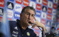 HLV Argentina nổi cáu với cách Barca 'chăm sóc' Messi