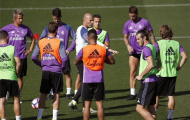 Zidane lần thứ ba 'nổi điên' trong phòng thay đồ Real Madrid