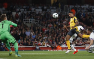 Walcott hồi sinh nhờ tích cực lùi sâu