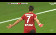 Chicharito lại ghi bàn giúp Leverkusen hạ Dortmund