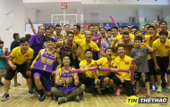ĐT Futsal Việt Nam ăn mừng chiến thắng cùng đội bóng rổ HCMC Wings