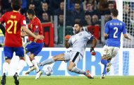 Buffon hóa tội đồ, Italia suýt thất thủ trước Tây Ban Nha