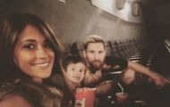 Messi 'bao rạp' dẫn vợ con đi xem phim
