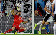 Pha đỡ bóng siêu hạng của Gianluigi Buffon vs Gomez