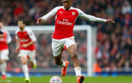 Alex Iwobi chơi bóng như thần tượng của Oezil