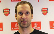 Vừa có Guinness, Petr Cech quên luôn kỷ lục của Arsenal