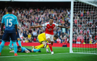 Thắng Swansea, Arsenal lập một kỉ lục mới