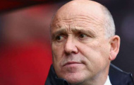 Vừa được tưởng thưởng, Mike Phelan đã nhận trận thua muối mặt