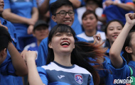 Fan nữ 'đốt lửa' khán đài sân Cẩm Phả