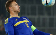 Dzeko lên tiếng sau sự cố tụt quần đối thủ