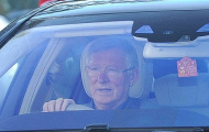 Sir Alex dẫn vợ đến sân tập khích lệ Quỷ Đỏ trước thềm đại chiến