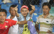 Thua nghiệt ngã, CĐV Myanmar giơ 'ngón tay thối' về phía ĐT Việt Nam