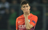 John Stones bị mỉa mai chơi bóng như con nít