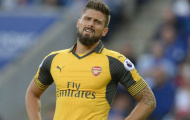 Giroud lại dự bị, CĐV Arsenal chất vấn Wenger