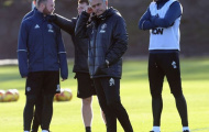 Giữa bão chỉ trích, Mourinho đăm chiêu nhìn học trò tập luyện
