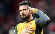 Mãi kiếp dự bị, Giroud được đồng đội an ủi