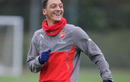 Tiết lộ của Oezil lại khiến NHM Arsenal hoang mang