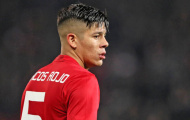 Vào bóng ghê rợn, Marcos Rojo may mắn thoát thẻ đỏ