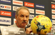 HLV Alfred Riedl: 'Cơ hội vào chung kết chia đều cho Việt Nam và Indonesia'