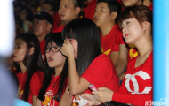Nữ CĐV khóc nức nở sau trận thua của ĐT Việt Nam