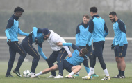 Sao Tottenham vui vẻ trên sân tập dù đã bị loại khỏi Champions League
