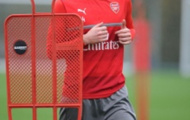 Per Mertesacker trở lại, Wenger thở phào