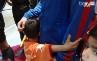 Fan nhí khiến Messi 'điêu đứng' trong trận giao hữu với Al Ahli