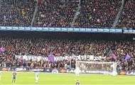 Tấm băng rôn khiến CĐV Barca xấu hổ trong trận derby xứ Catalan