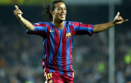 Xem Ronaldinho làm xiếc với trái bóng
