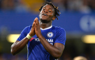 Chelsea thắng, CĐV vẫn bực bội với Conte vì Batshuayi